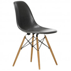 Кресло Eames DSW Fiberglass Chair, elephant hide grey - maple Vitra